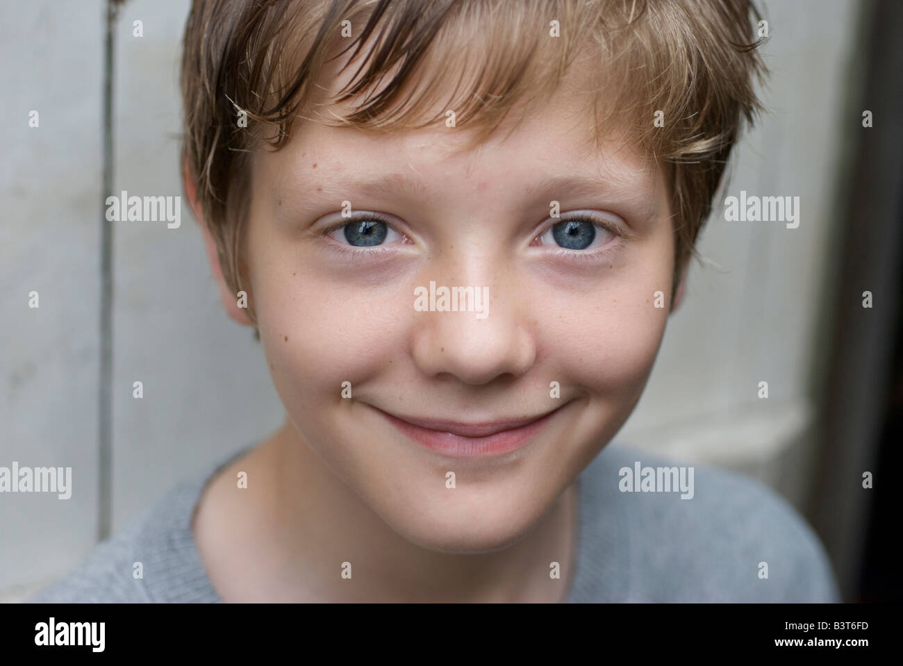 Garçon de 12 ans été Banque de photographies et d’images à haute