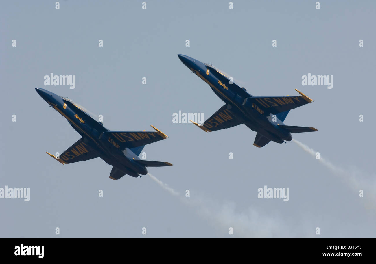Boeing F/A-18 de l'US Navy Blue Angels de l'équipe de démonstration en vol d'effectuer à leur base d'été, NAS Pensacola en Floride Banque D'Images