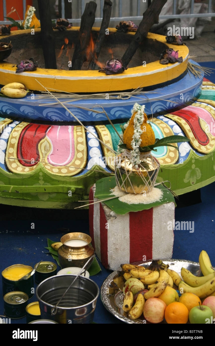 Havan lors d'un rituel hindou , Sri Srinivasa Peruma temple hindou , Singapour , Asie du Sud Est Banque D'Images