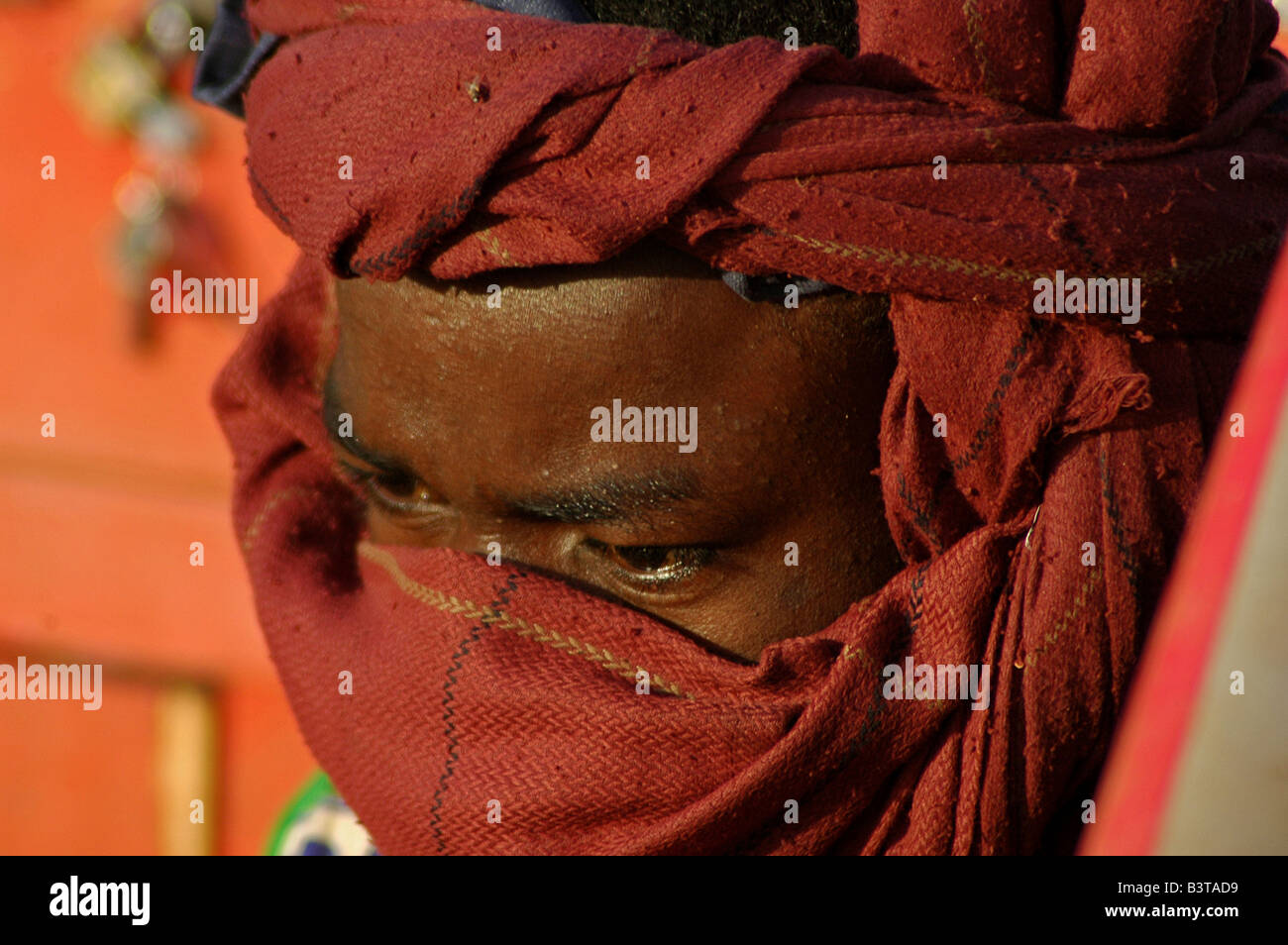 Touareg homme portant un foulard cheche (marron Photo Stock - Alamy