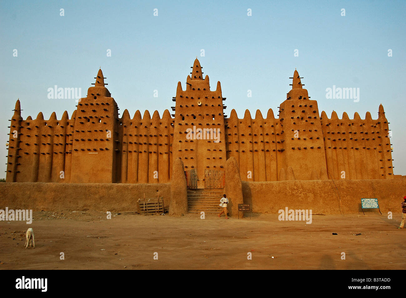 La mosquée de Djenné en terre : le plus grand bâtiment en terre du monde Banque D'Images