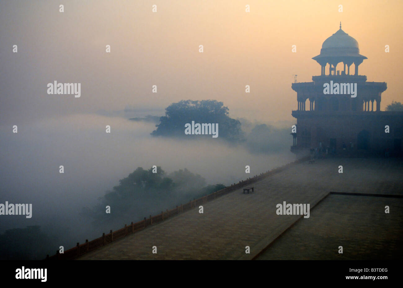 L'Asie, l'Inde, Agra. Fort Rouge au crépuscule. Banque D'Images
