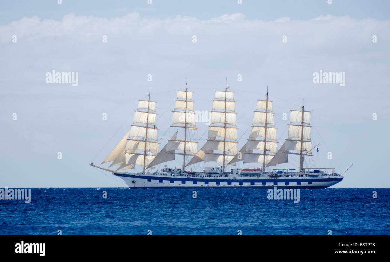 La Martinique. Antilles françaises. West Indies. La voile de croisière Star Clippers line sous voiles dans les eaux au large de la Martinique. Banque D'Images