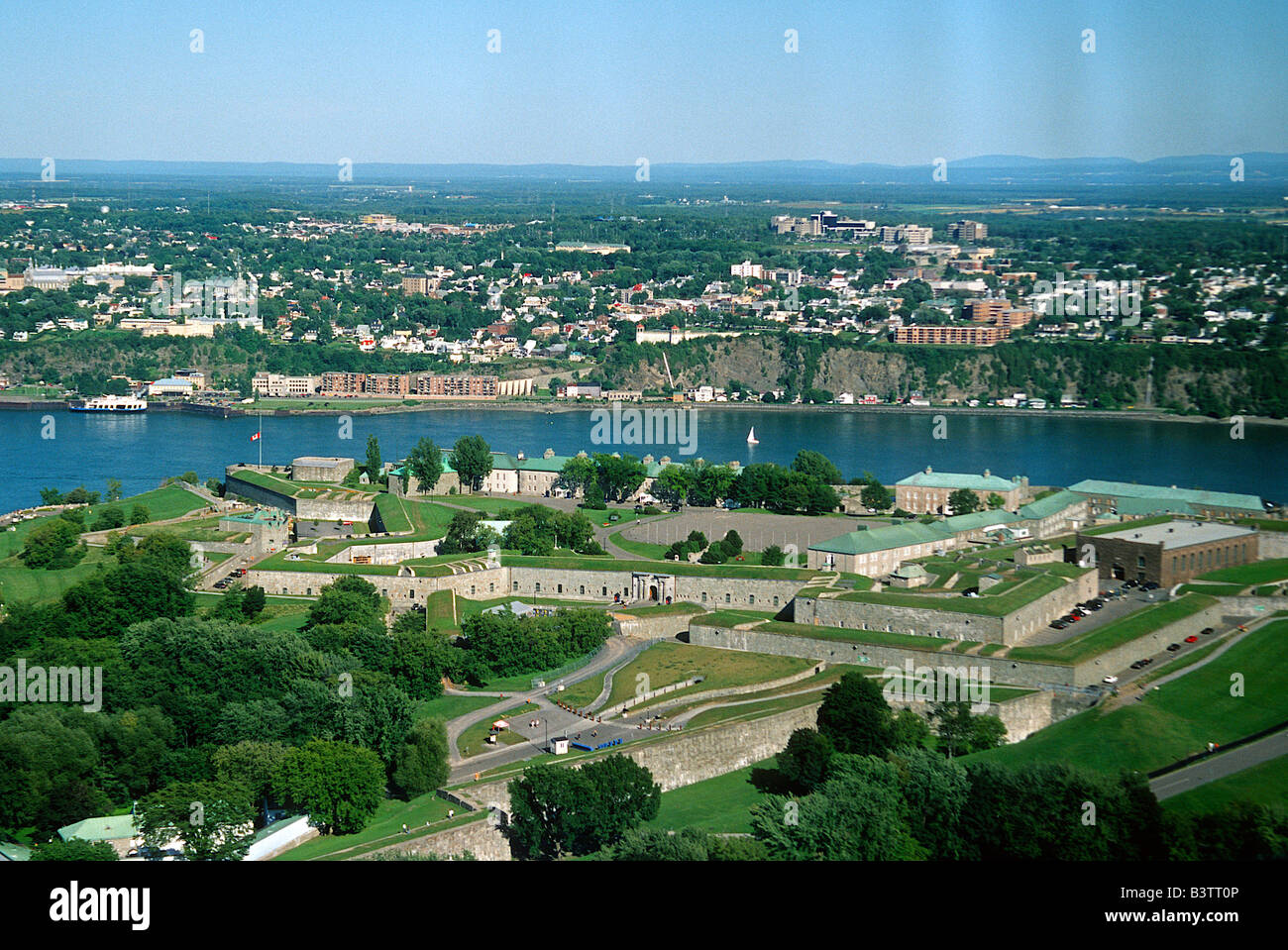 Amérique du Nord, Canada, Québec, Québec. Vue de dessus de la Citadelle et du fleuve Saint-Laurent Banque D'Images