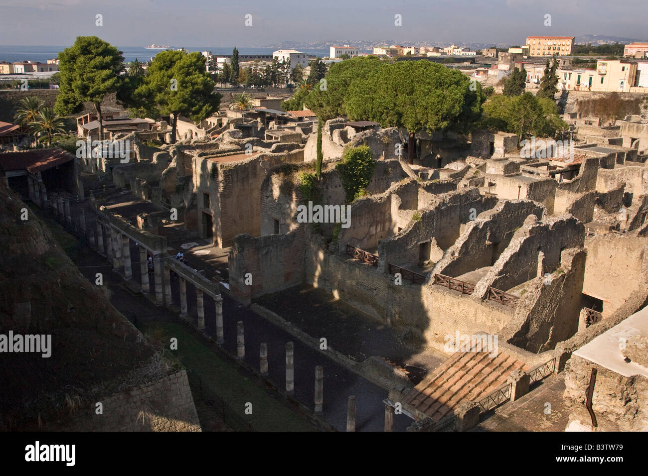 L'Europe, Italie, Campanie, Herculanum. Les fouilles de Herculanum vu de dessus. Banque D'Images