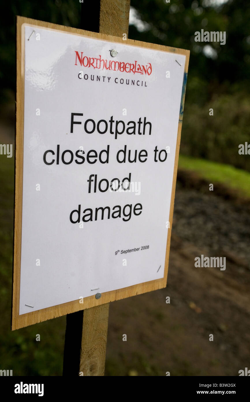 Un signe se trouve dans le nord-est de l'Angleterre après les graves inondations de l'expérience dans l'été de 2008. Banque D'Images