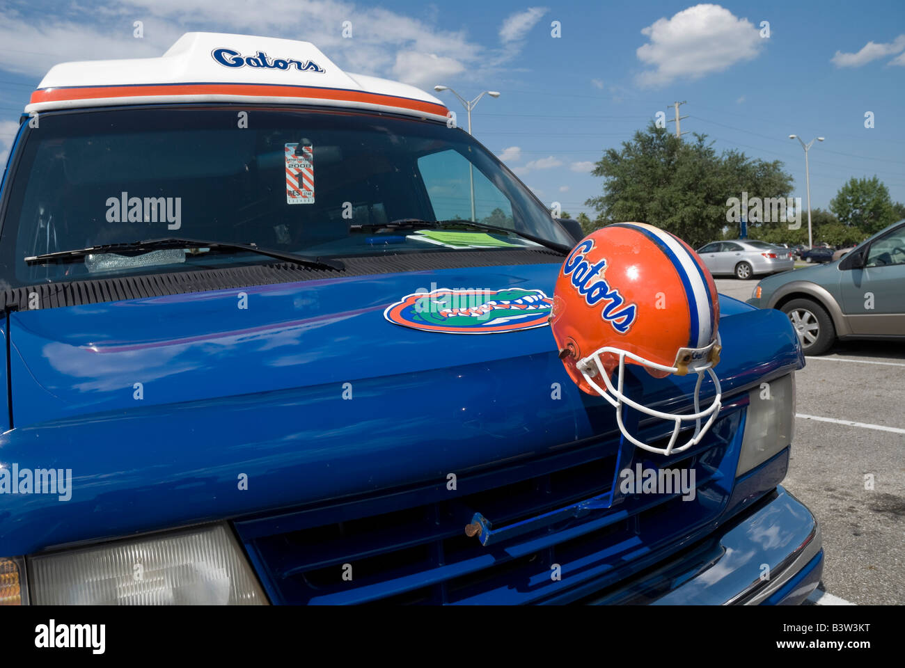 Véhicule décoré avec des symboles de l'Université de Floride à Gainesville Florida Gator Banque D'Images