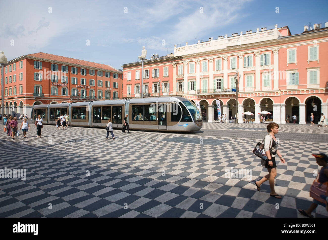 Nizza Nice Massena Massena moderne Straßenbahn tramway moderne Banque D'Images