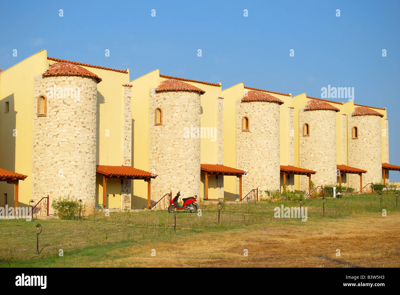 Nouveaux appartements modernes, près de Afytos, péninsule de Kassandra, Chalcidique, Macédoine Centrale, Grèce Banque D'Images