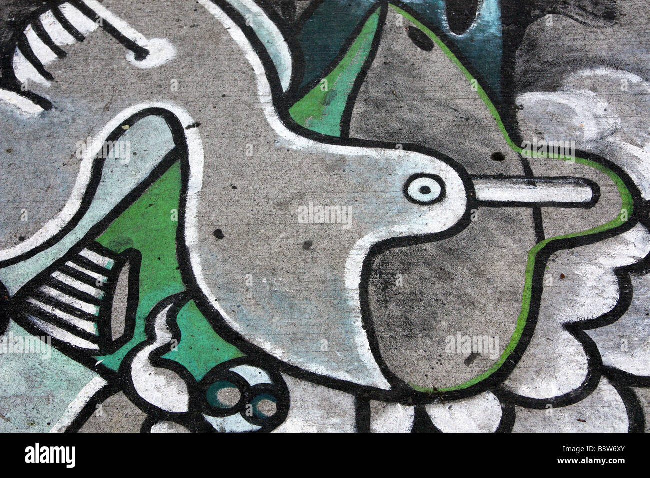 Abstract bird flying dans les nuages sur le trottoir de ciment de la rue Queen Ouest, à Toronto Banque D'Images