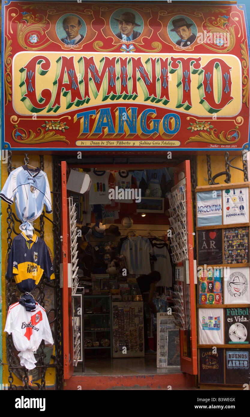 L'Amérique du Sud, Argentine, Buenos Aires, La Boca. Boutique colorée sur la rue Caminito. Banque D'Images