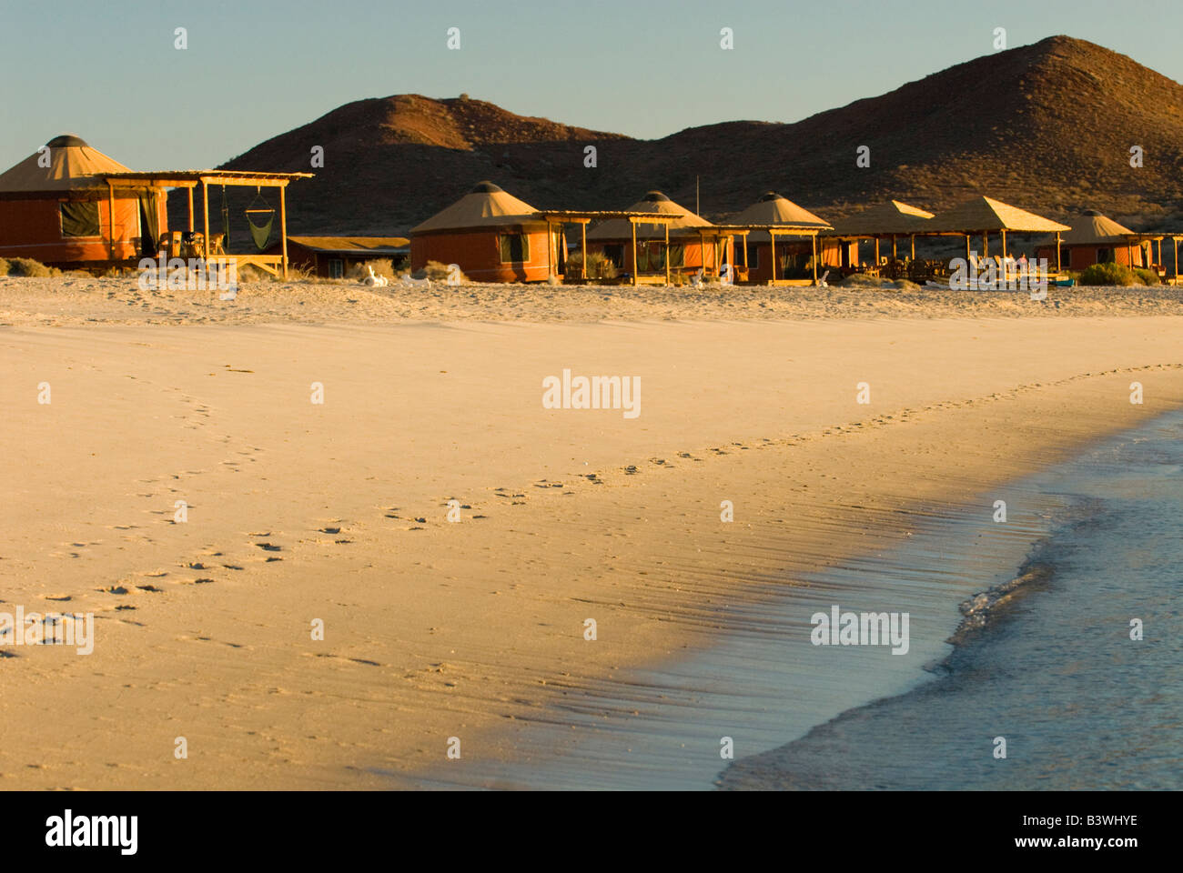 Mexique, Baja California, Bahia de las Animas. Eco tourisme composé sur la plage isolée Banque D'Images