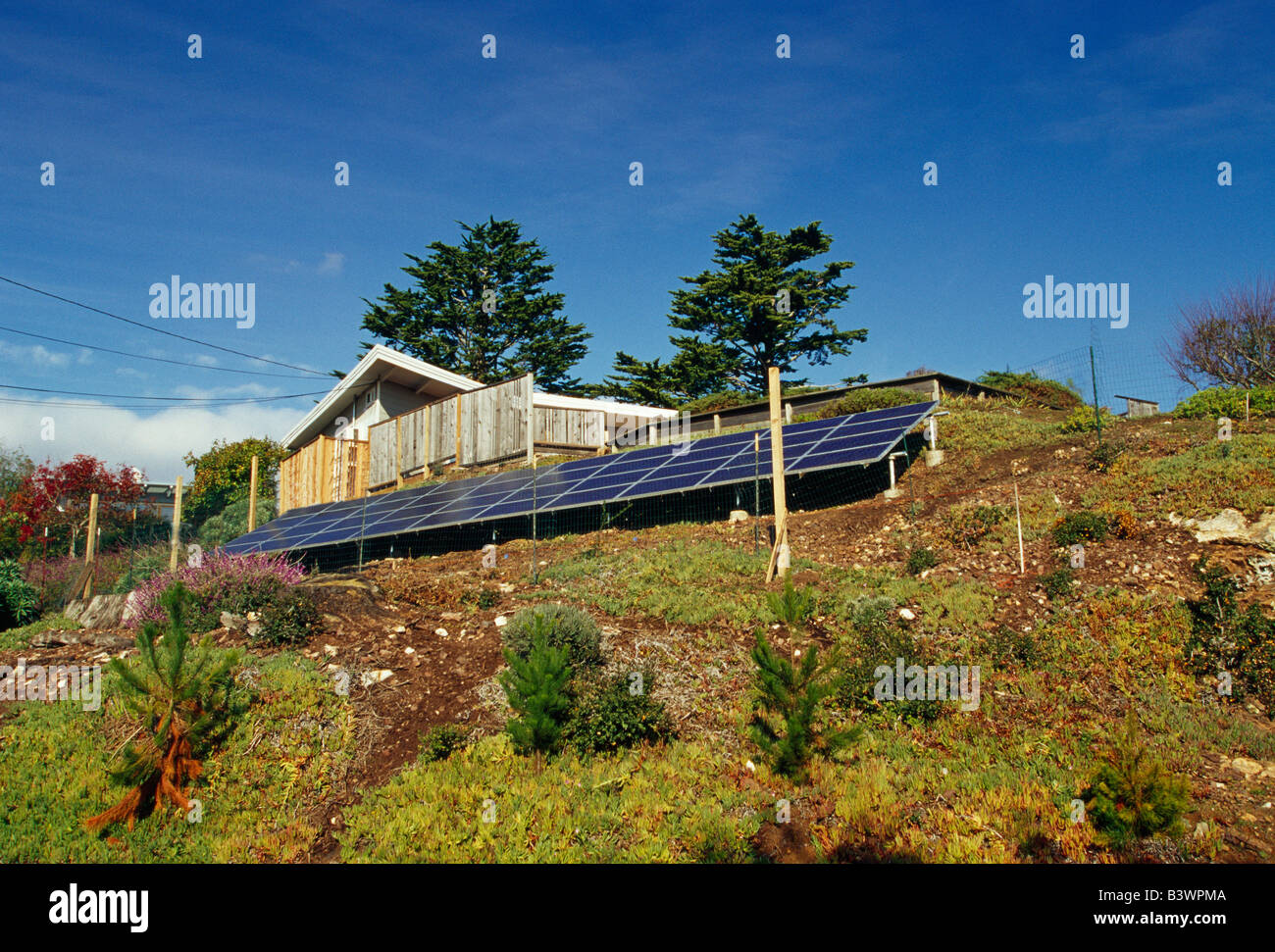 Panneaux solaires fonctionnant à résidence. Banque D'Images