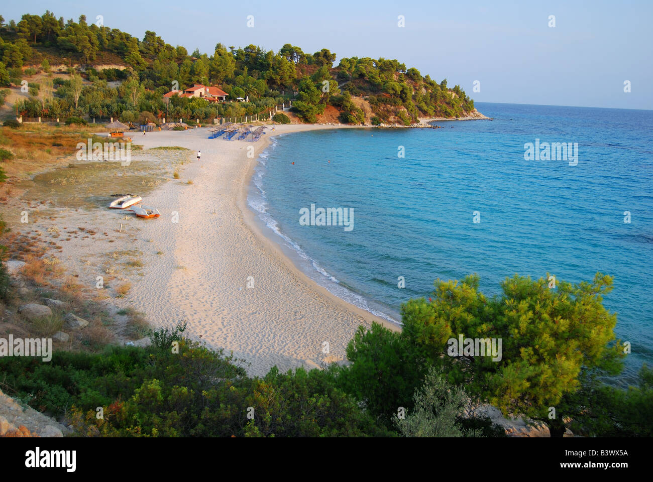 Koviou plage au coucher du soleil, péninsule Sithonia, Halkidiki, Macédoine Centrale, Grèce Banque D'Images