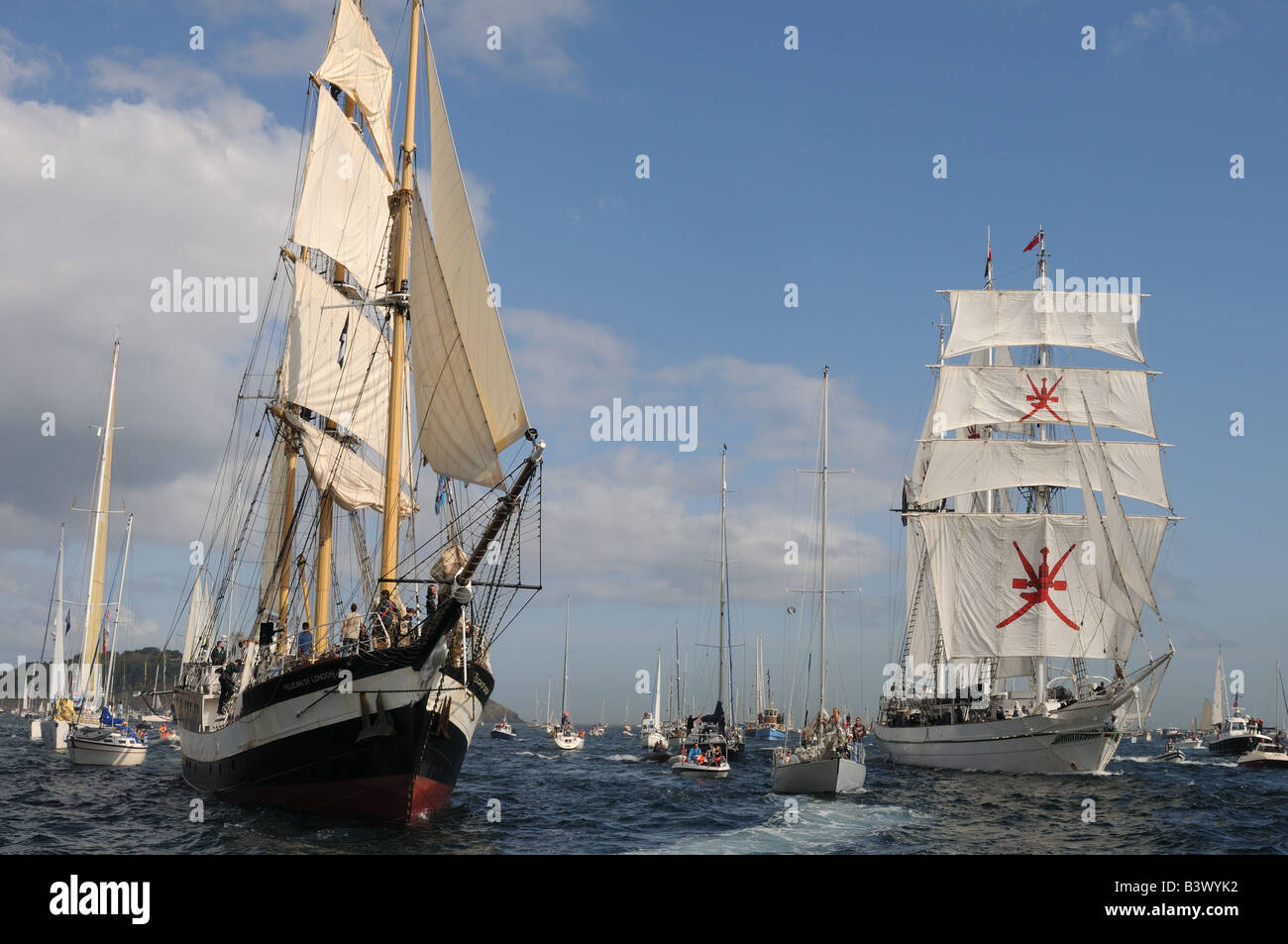 Shabab Oman un trois-mâts barque-goélette et le pélican de Londres au début du falmouth au portugal course des grands voiliers Banque D'Images