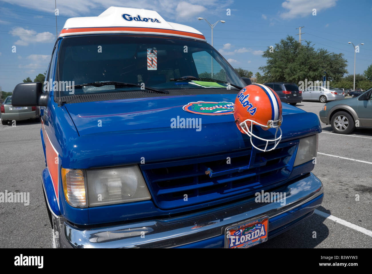 Véhicule décoré avec des symboles de l'Université de Floride à Gainesville Florida Gator Banque D'Images