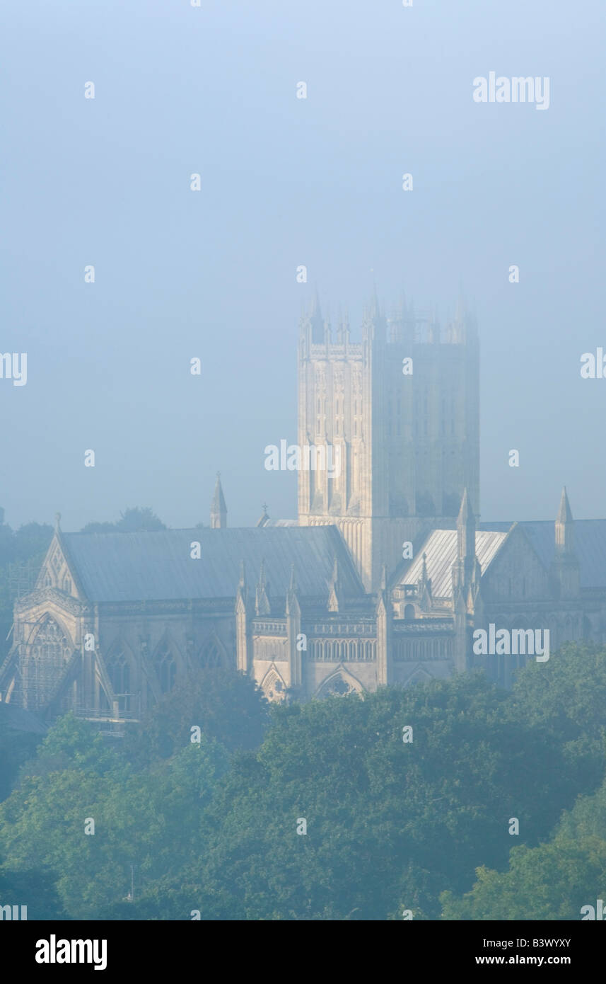 La cathédrale de Wells dans le Somerset en Angleterre la brume du matin Banque D'Images