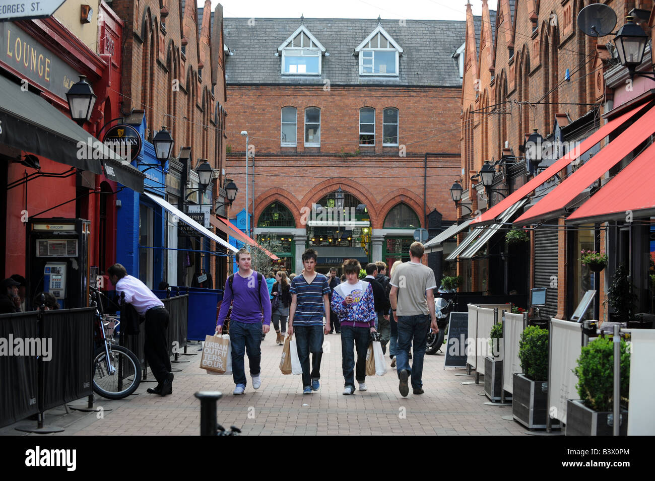 Marché château off South William Street avec l'Georgers Street Arcade à la fin de l'Irlande Dublin 20 Jun 2008 Banque D'Images