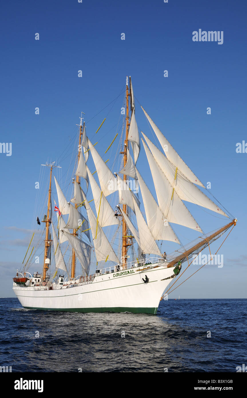 Cuauhtémoc et le Sedov au début de l'falmouth au portugal course des grands voiliers Banque D'Images
