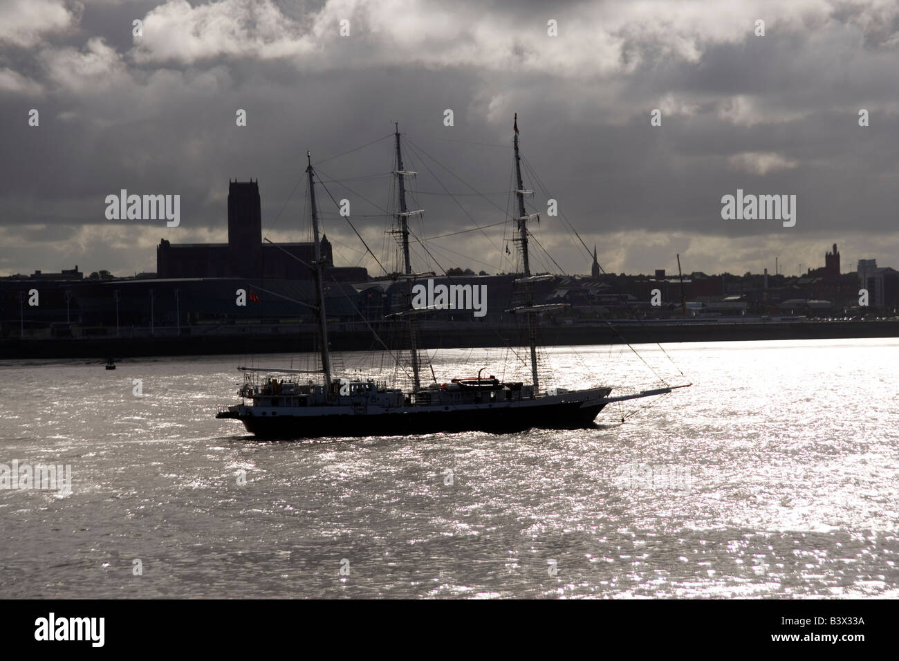 Le voilier Néerlandais l'Eendracht au Tall Ships race parade à Liverpool en juillet 2008 jusqu'à la Mersey River Banque D'Images