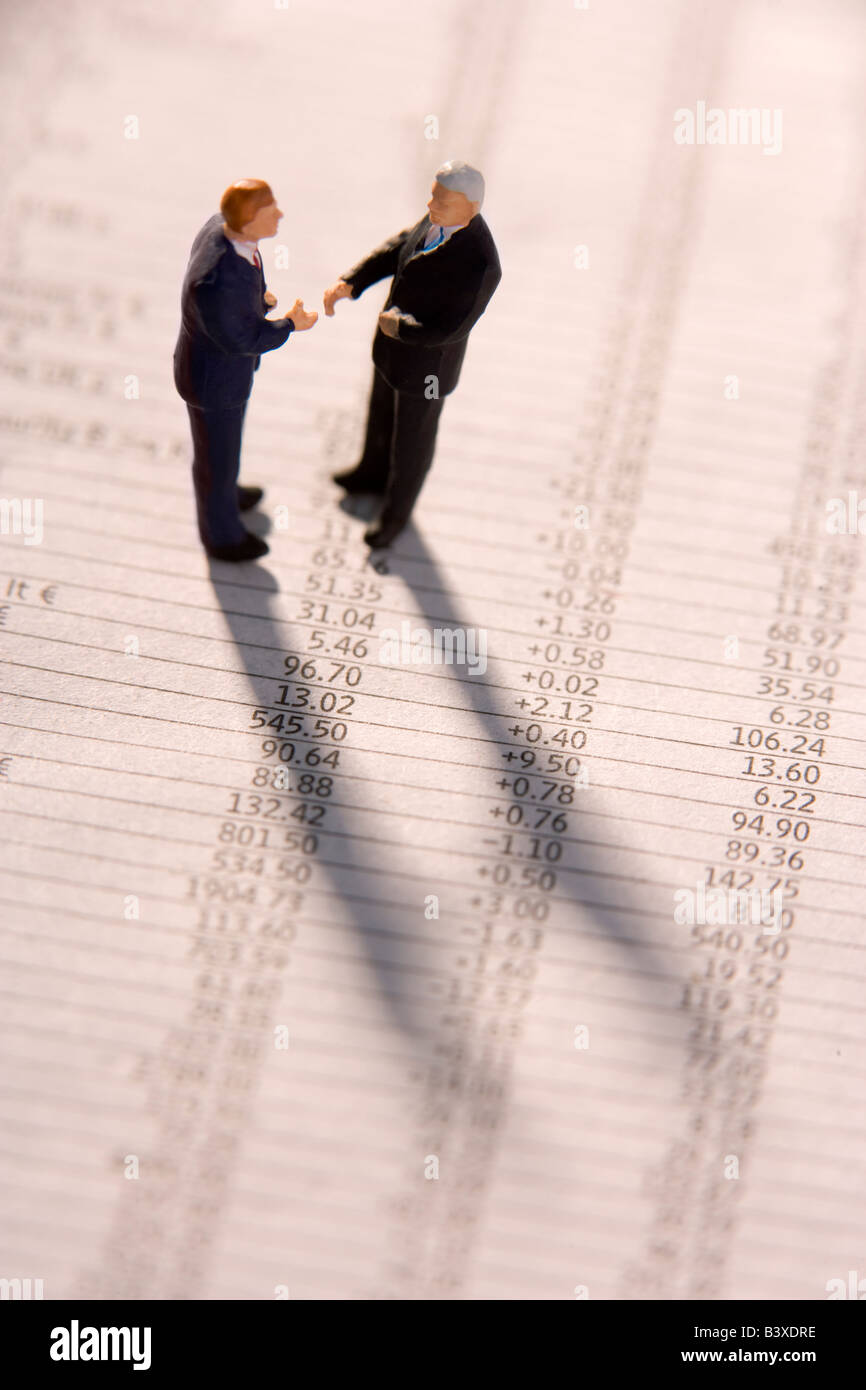 Univers miniatures de sur un journal financier Banque D'Images