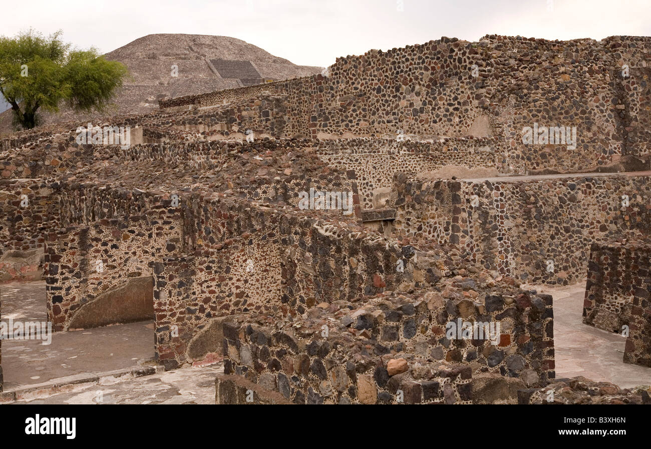 D'anciennes ruines en face de Lune Pyramide Teotihuacan Mexique ce sont les ruines du palais de Quetzalpapaloti Banque D'Images