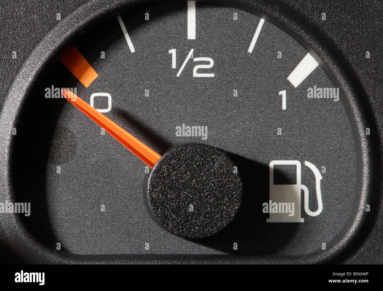 Jauge de carburant faible voiture Banque D'Images