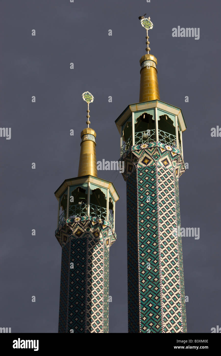 L'Iran tours minarets mosquée Banque D'Images