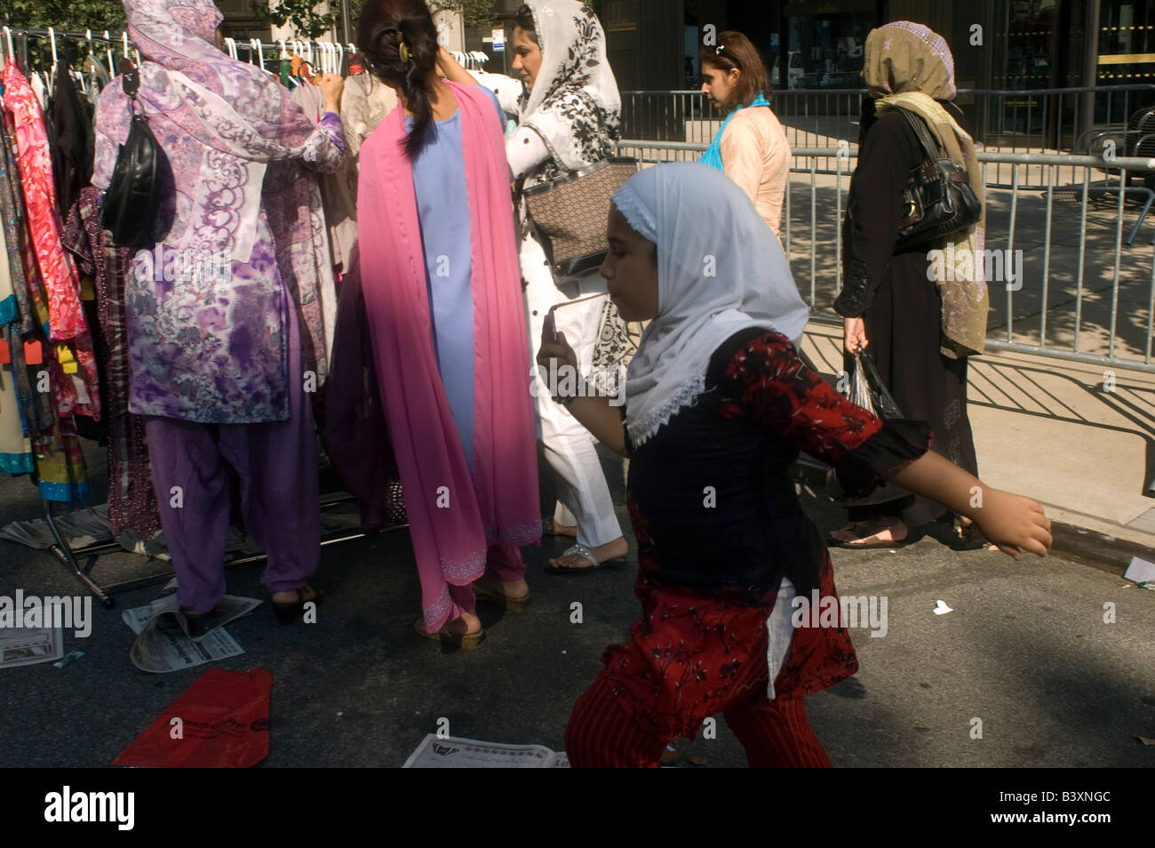 Les Américains pakistanais se rassemblent près de Madison Square Park, à New York, célébrer la partition du Pakistan Banque D'Images