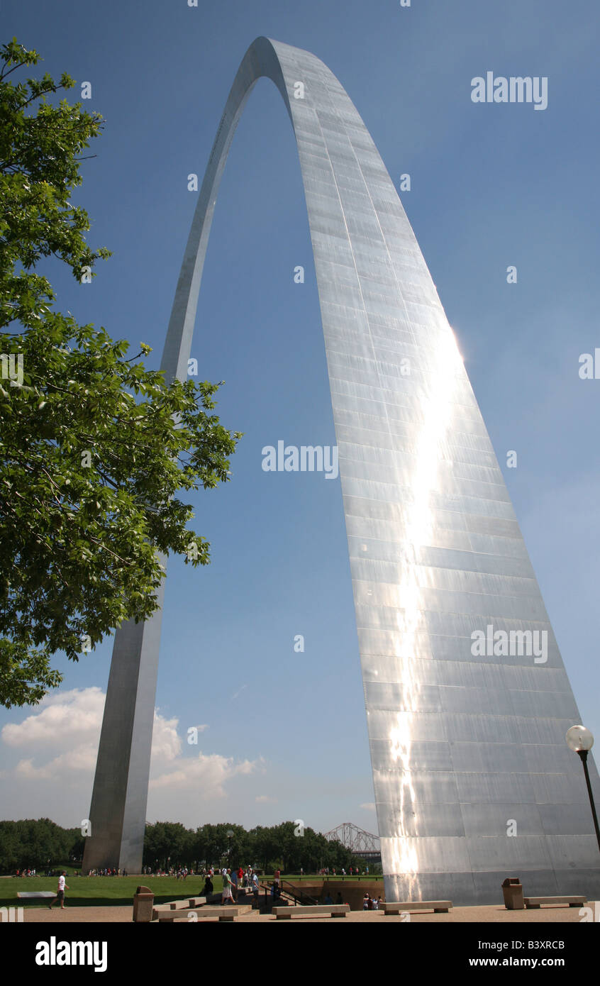 La Gateway Arch à Saint Louis, Missouri, USA, lors d'une journée ensoleillée. Banque D'Images