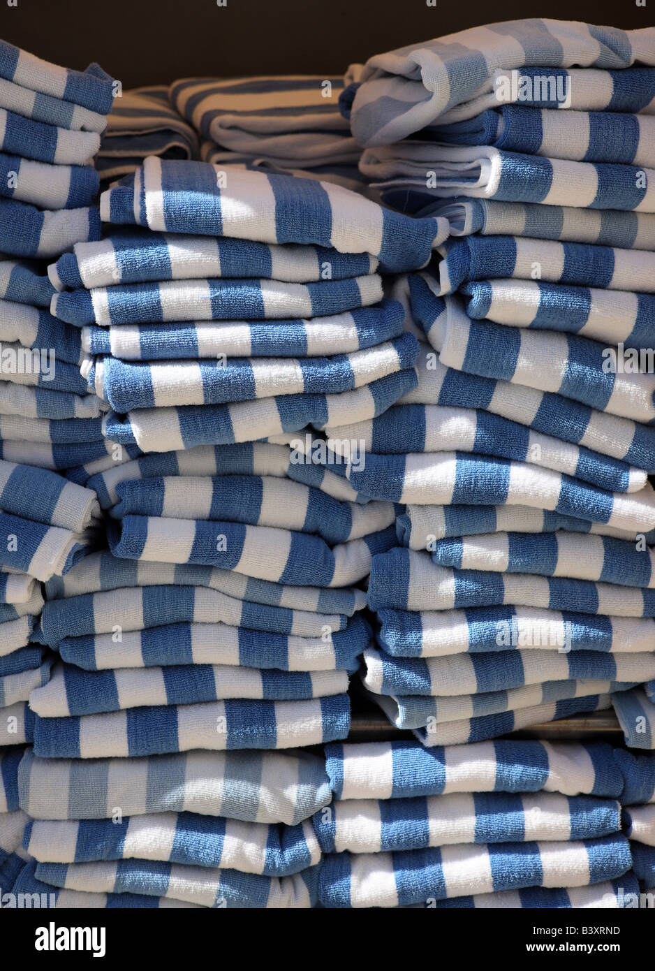 Stripey serviettes de plage. Banque D'Images