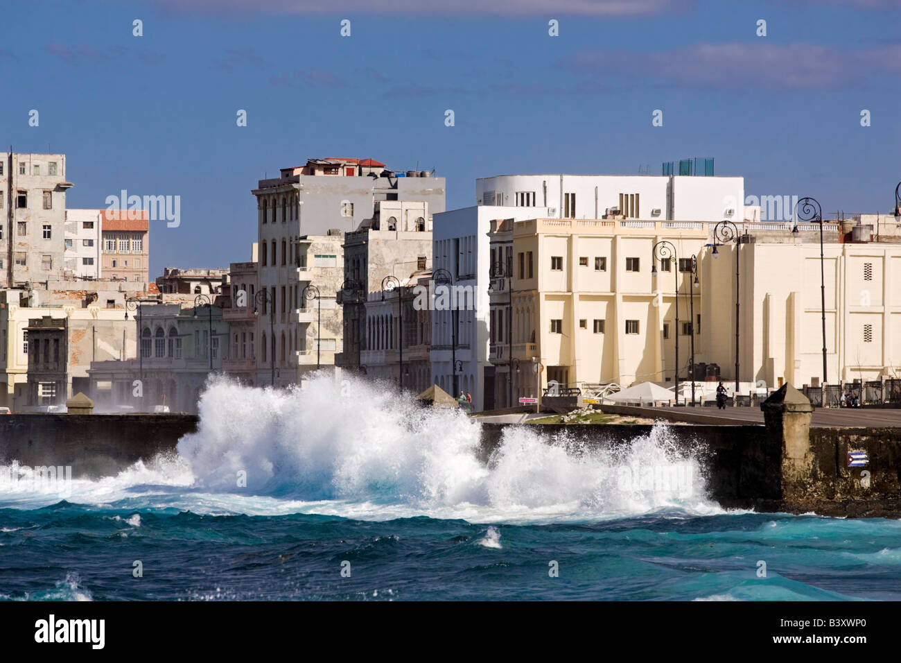 Broyage sur Melacon vagues. La Havane. Cuba. Banque D'Images