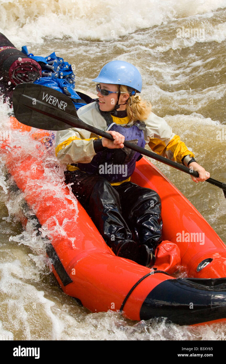 Lexie Guide Moran paddles Stateline South Fork rapide de l'Owyhee River Banque D'Images