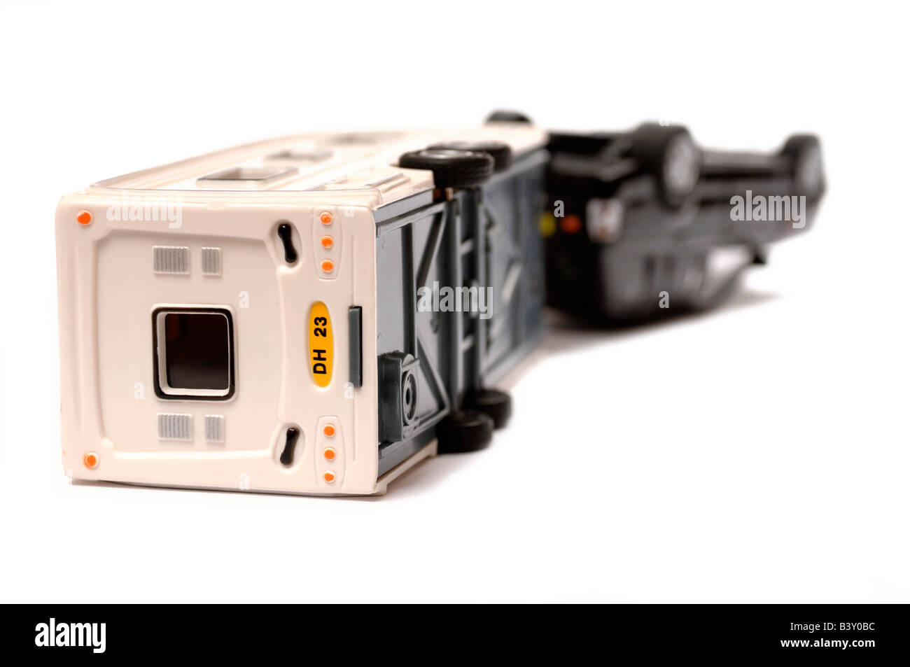 Voiture et caravane renversée Banque D'Images