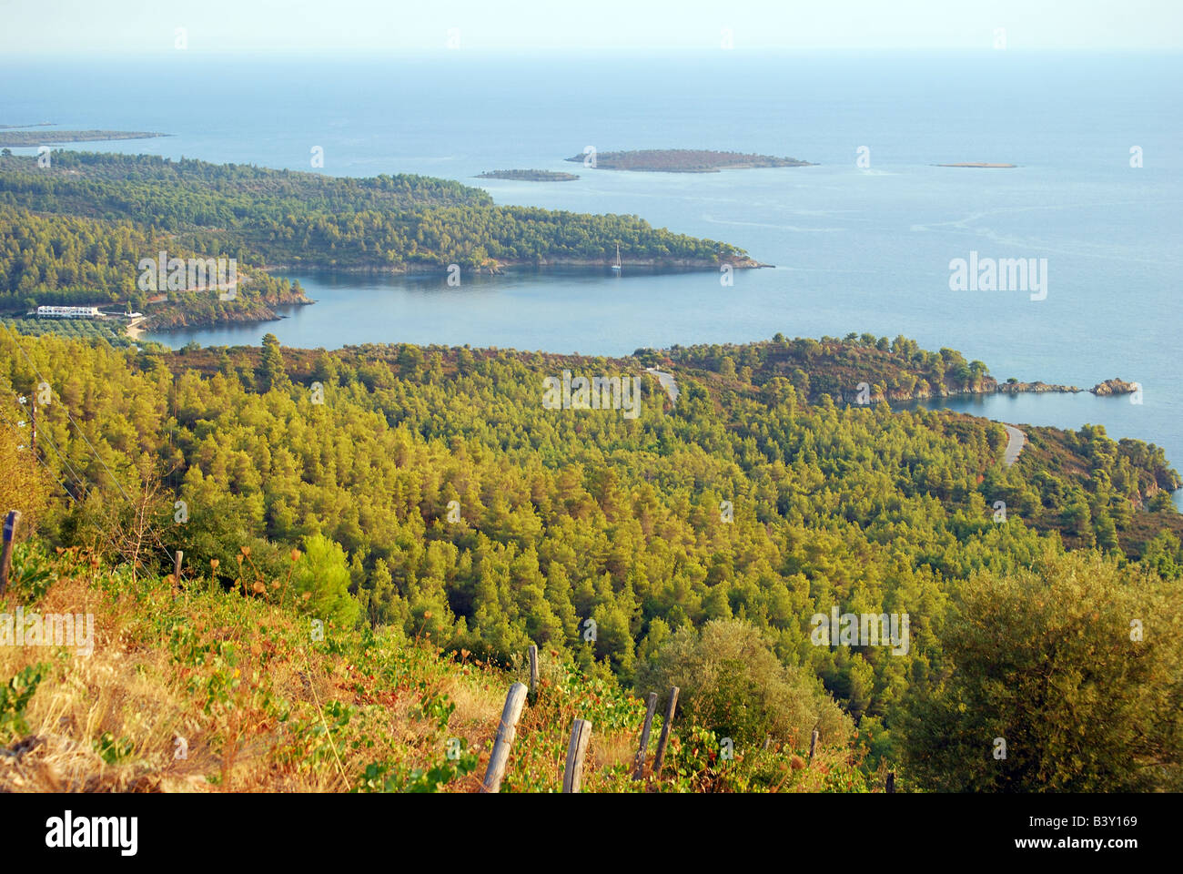 Les baies de la côte ouest, péninsule Sithonia, Halkidiki, Macédoine Centrale, Grèce Banque D'Images