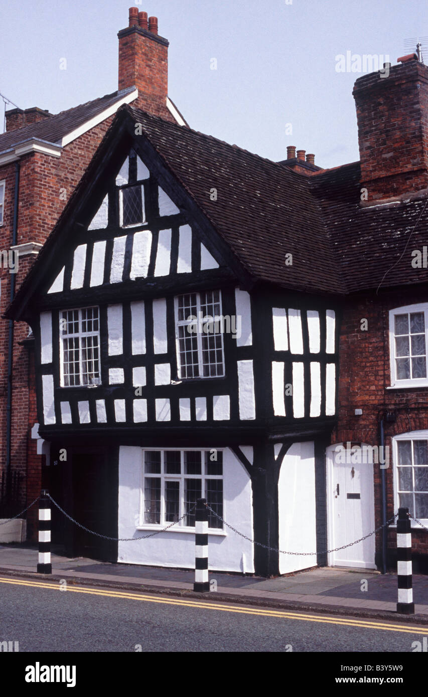 Le noir et blanc Tudor Cottage gallois, rangée, Nantwich, Cheshire, Angleterre, Grande-Bretagne, Royaume-Uni, Europe. Banque D'Images