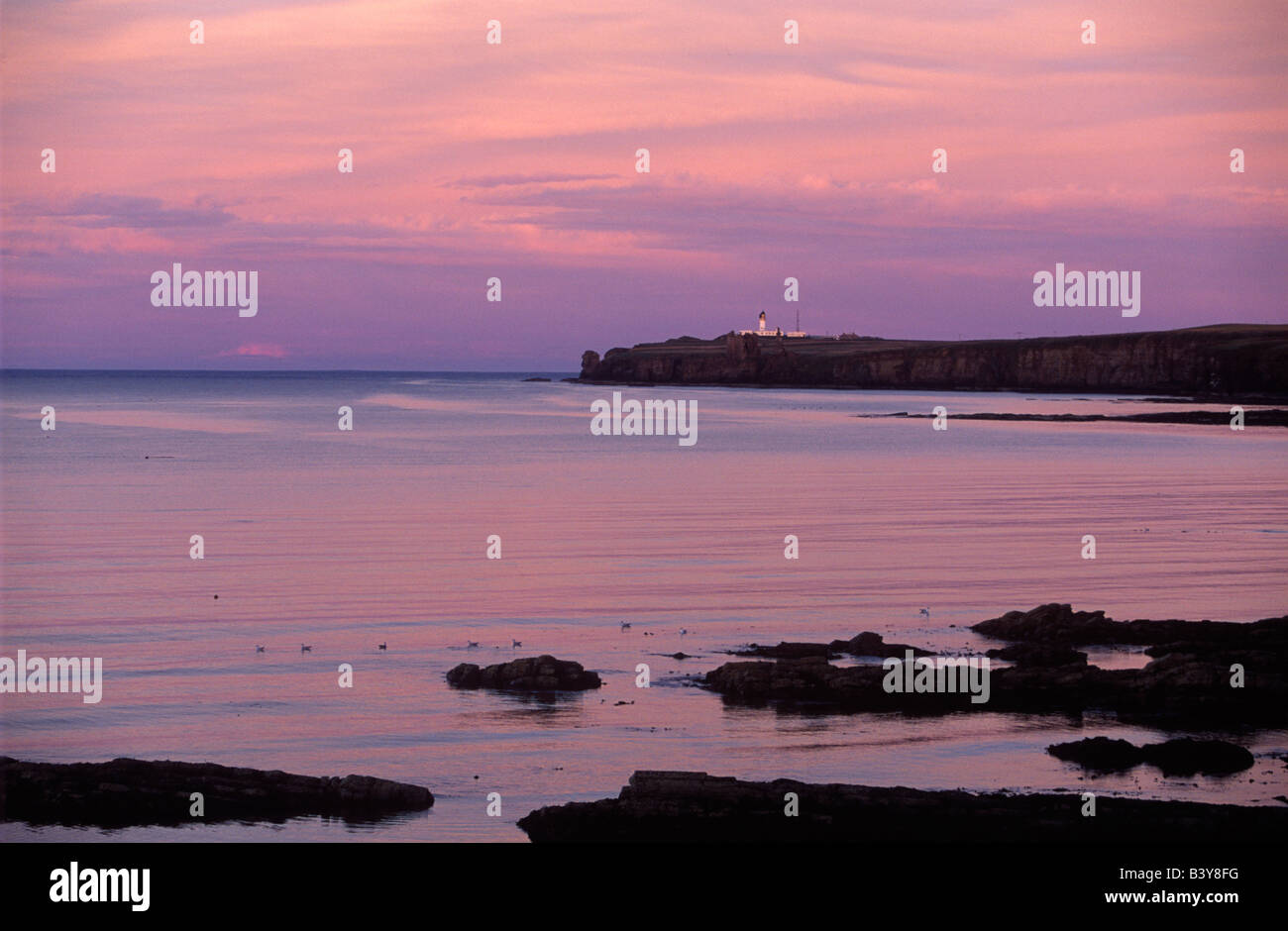 L'Écosse, Caithness, Noss Head Lighthouse vus de Ackergill Tower Banque D'Images