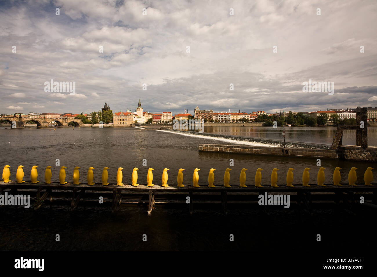 Installation artistique à la banque de la Vltava Banque D'Images