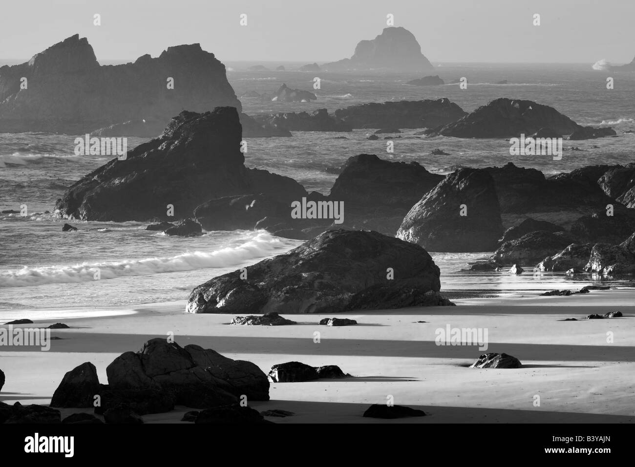 Les rochers et l'océan à la plage d'état de l'Oregon Harris Banque D'Images