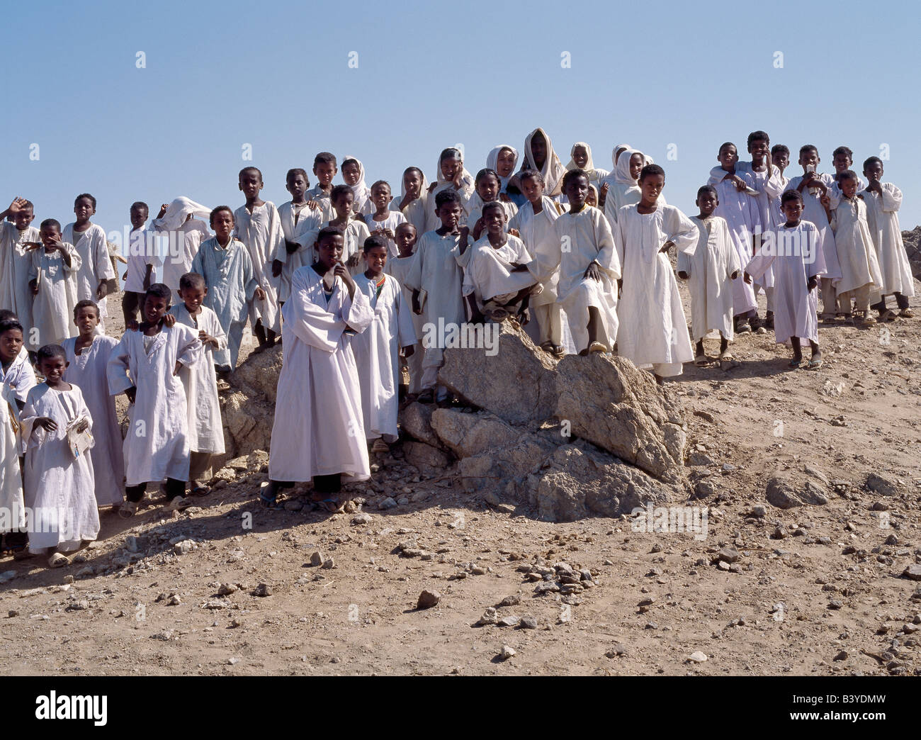 Soudan, Merowe. Les enfants de l'école dans une école religieuse musulmane ou medrassah Banque D'Images