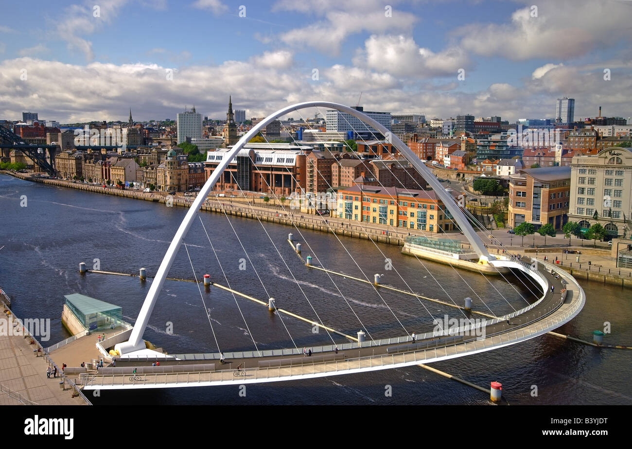 Royaume-uni l'angleterre de Tyne et Wear ville de Newcastle tyne et le Millennium Bridge Banque D'Images
