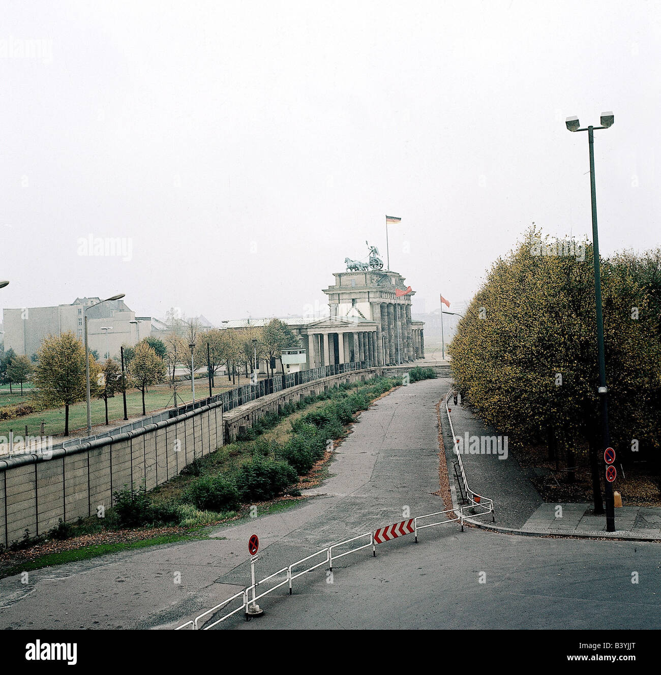 Géographie / voyages, Allemagne, Berlin, mur de Berlin, porte de Brandebourg, zone frontalière, années 1970, Berlin-est, frontière intérieure allemande, RDA, DDR, BRD, Brandenburger Tor, historique, XXe siècle, Banque D'Images