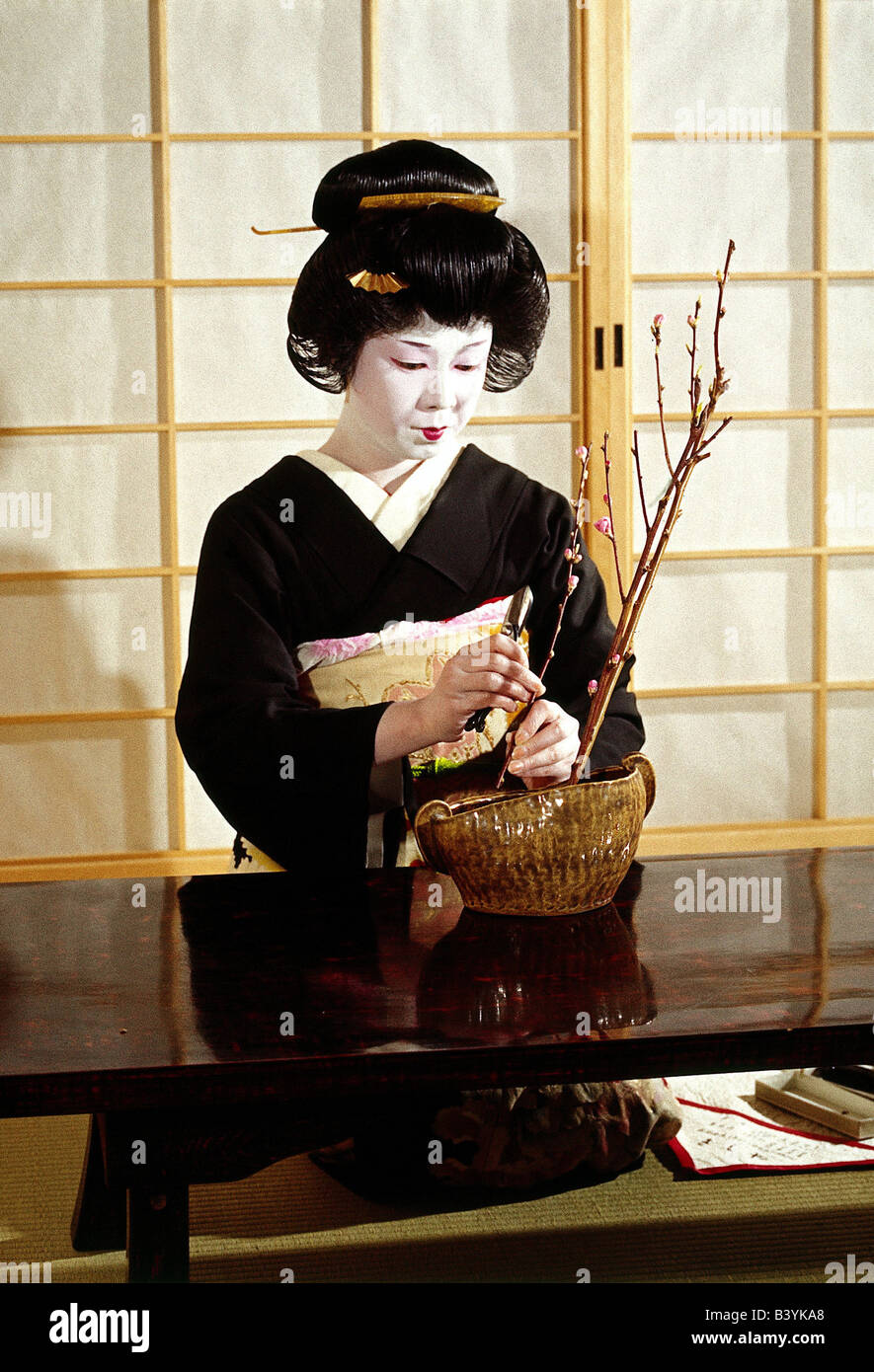 Géographie / voyages, Japon, gens, femmes, geisha, Ikebana, Banque D'Images
