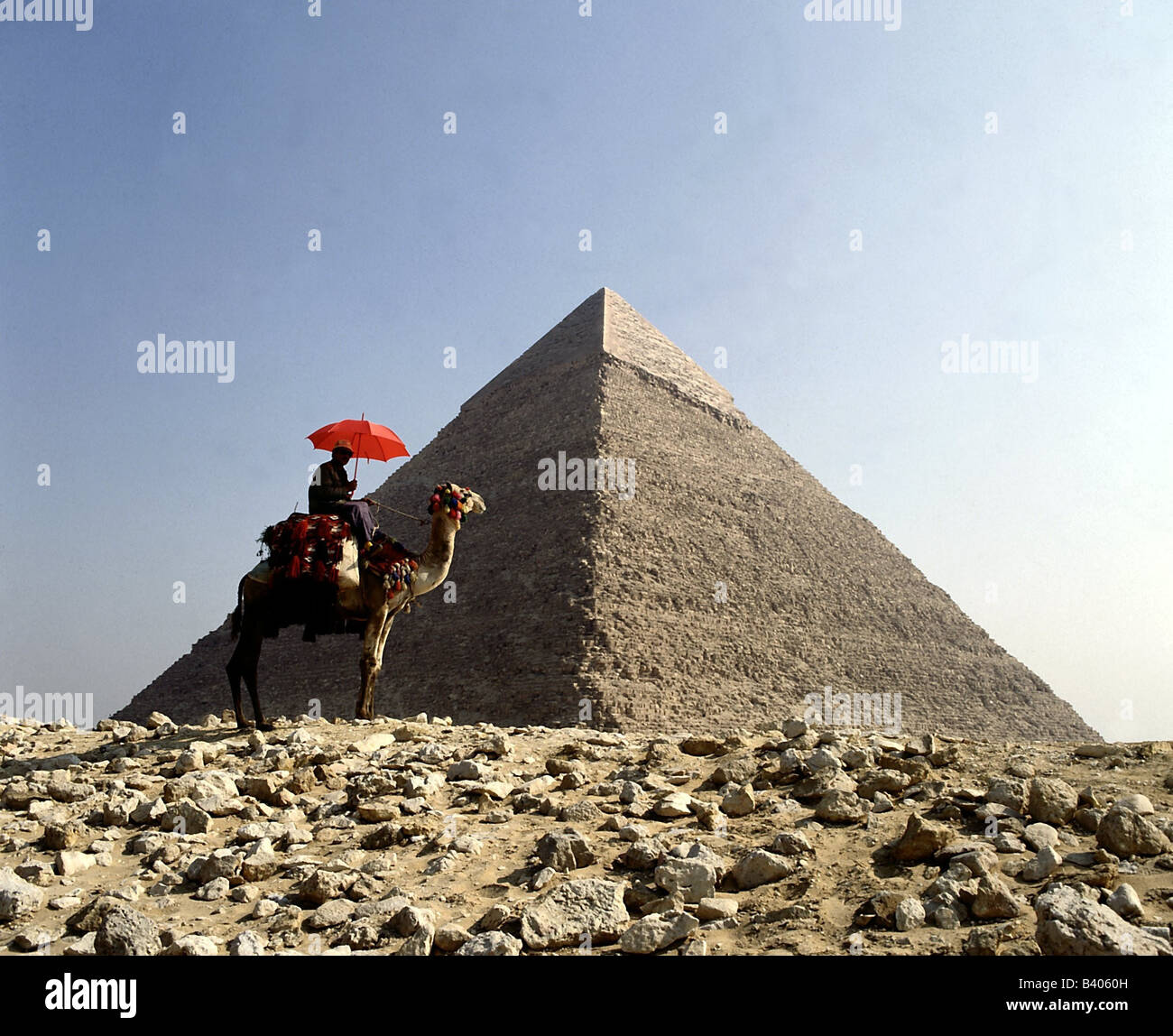 Géographie / voyages, Egypte, Gizeh, Khéphren pyramide, camel rider avec  parasol, parapluie, égyptien Photo Stock - Alamy