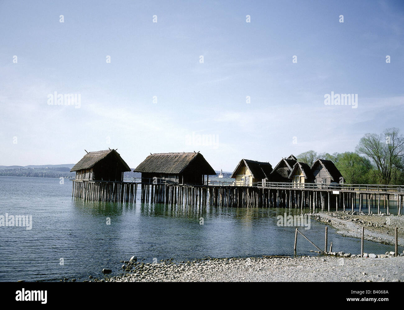 Eon / préhistoire, architecture, logements en pile, reconstruction de maisons (4000 av. J.-C.), Unteruhldingen, lac de Constance, Bade-Wuerttemberg, Allemagne, historique, habitation en pile, néolithique, âge de bronze, Banque D'Images