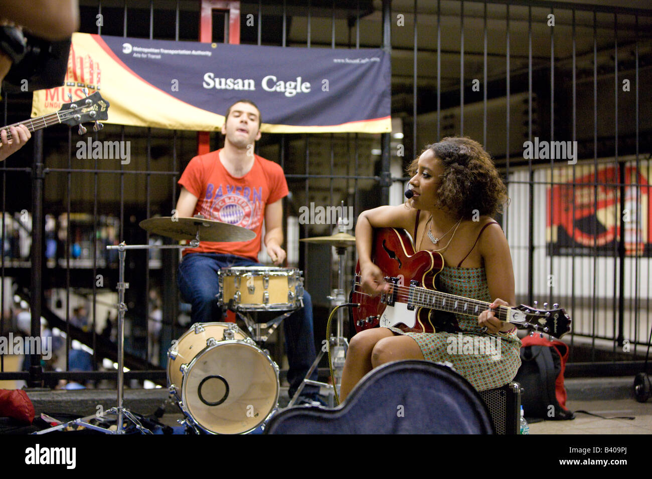 Susan Cagle et groupe sont MUNY interprètes dans le métro et les gares de contribuer à la culture musicale de la ville de New York Banque D'Images