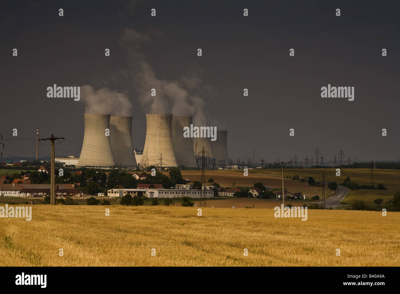 La centrale nucléaire de Dukovany tchèque Banque D'Images