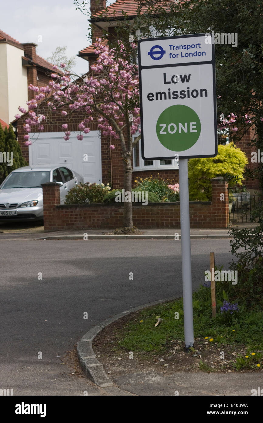 Zones à faible émissions signer TFL 'Transport de Londres' side road Banque D'Images