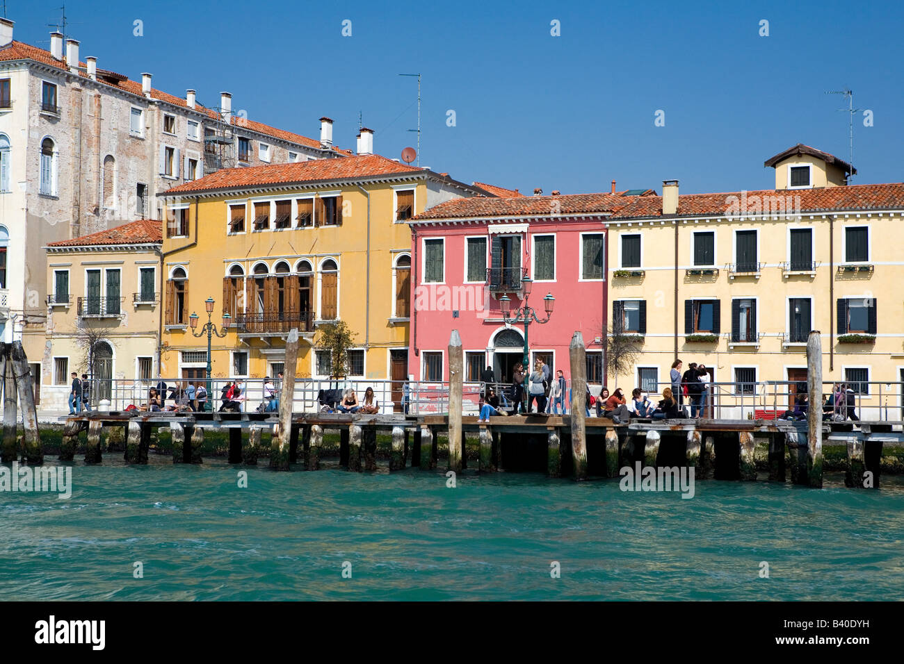 Voir le canal de couleur banque du Canale della Giudecca Venise Italie Banque D'Images