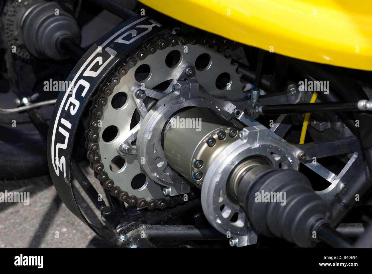 Chaîne d'entraînement arrière de voiture de course formula student Banque D'Images